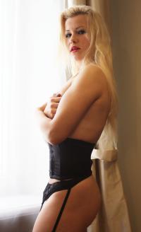 Sizi büyüleyecek çarpıcı Latin Escort Bayan